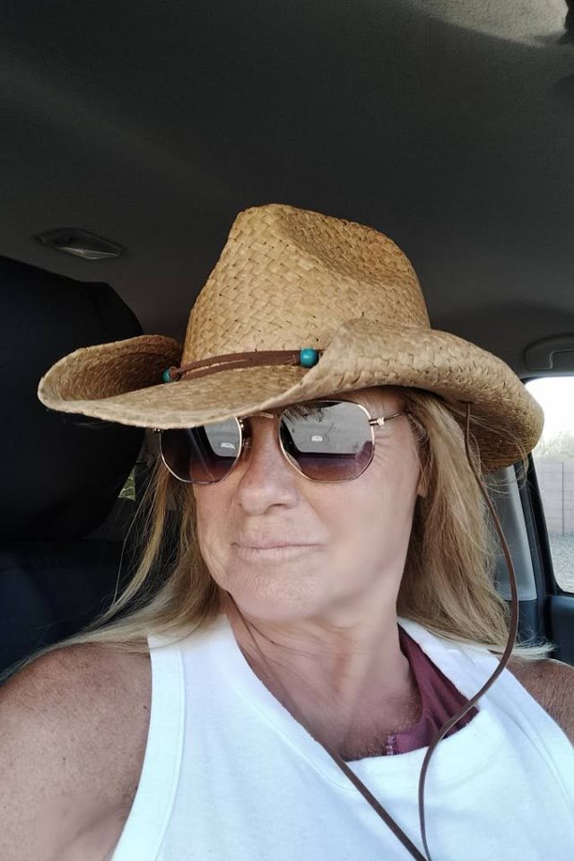 Raelynn, founder of Pink Collar Cashflow Ai Academy